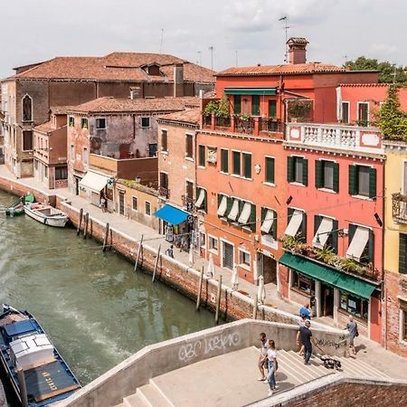 Carmini Canal View And Balcony With Lift Venedig Exteriör bild