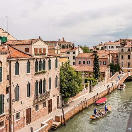 Carmini Canal View And Balcony With Lift Venedig Exteriör bild