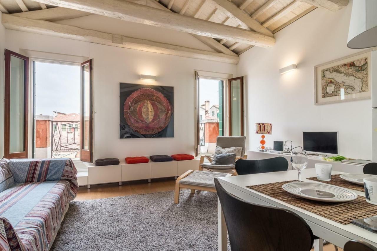 Carmini Canal View And Balcony With Lift Venedig Exteriör bild