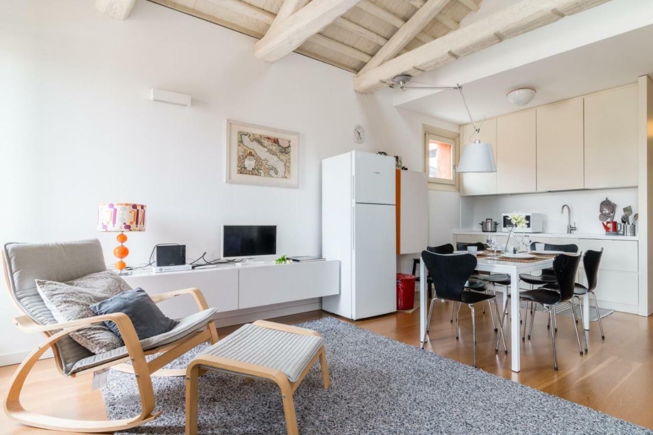 Carmini Canal View And Balcony With Lift Venedig Exteriör bild