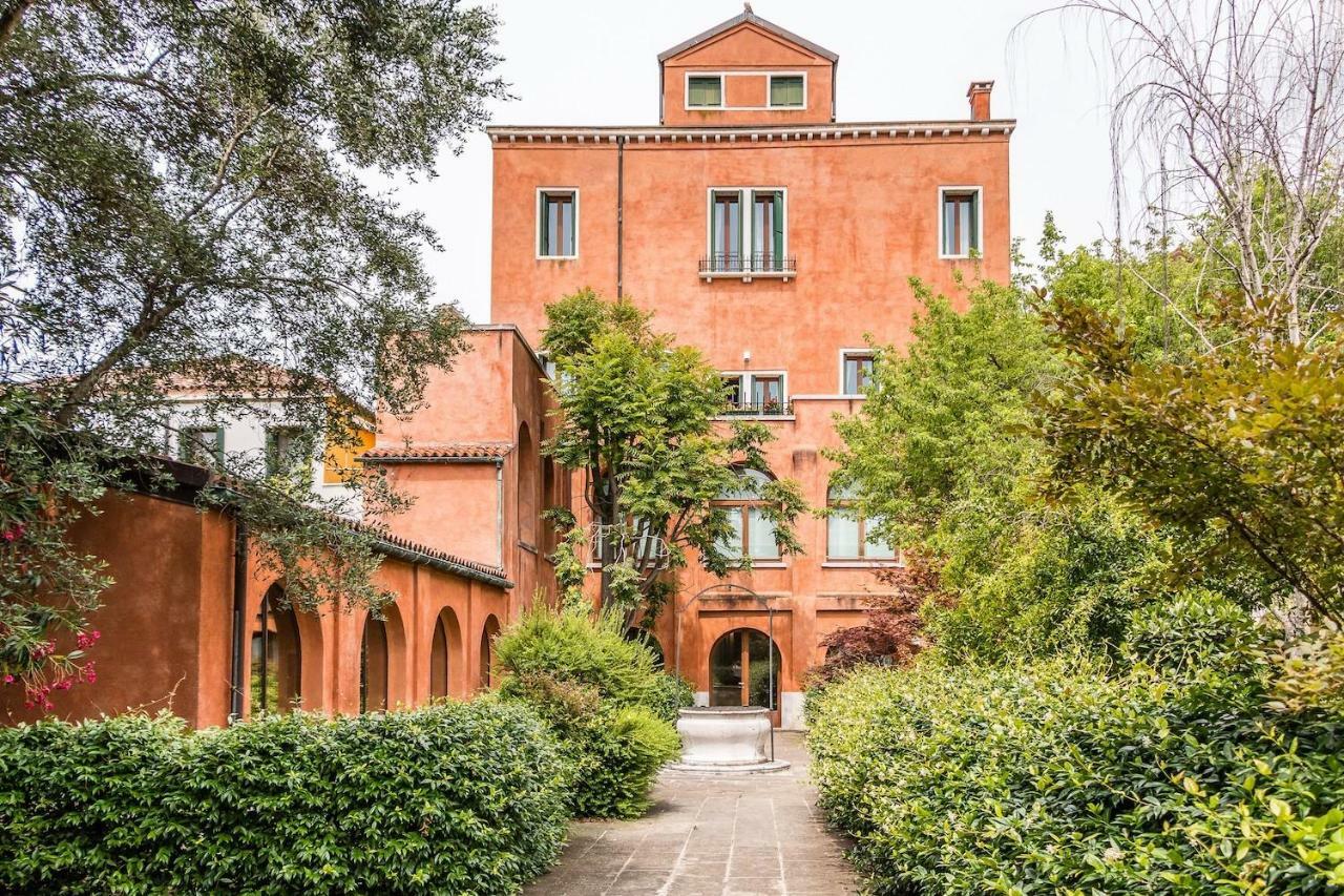 Carmini Canal View And Balcony With Lift Venedig Exteriör bild