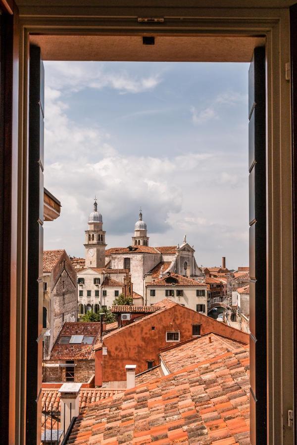 Carmini Canal View And Balcony With Lift Venedig Exteriör bild